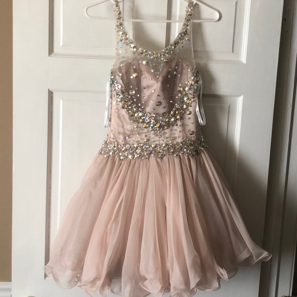 Formal dress - Picture 2 of 3
